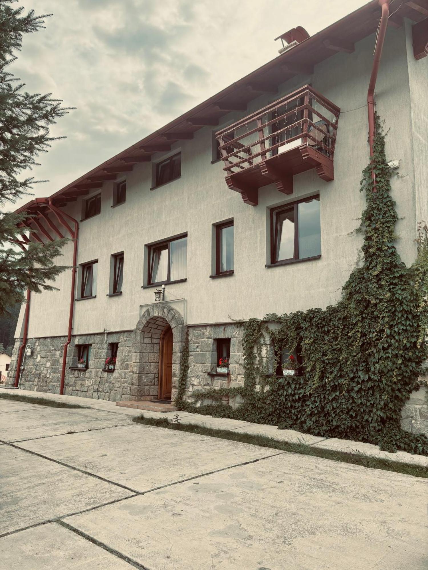 Pensiunea Atlantis Buşteni Esterno foto
