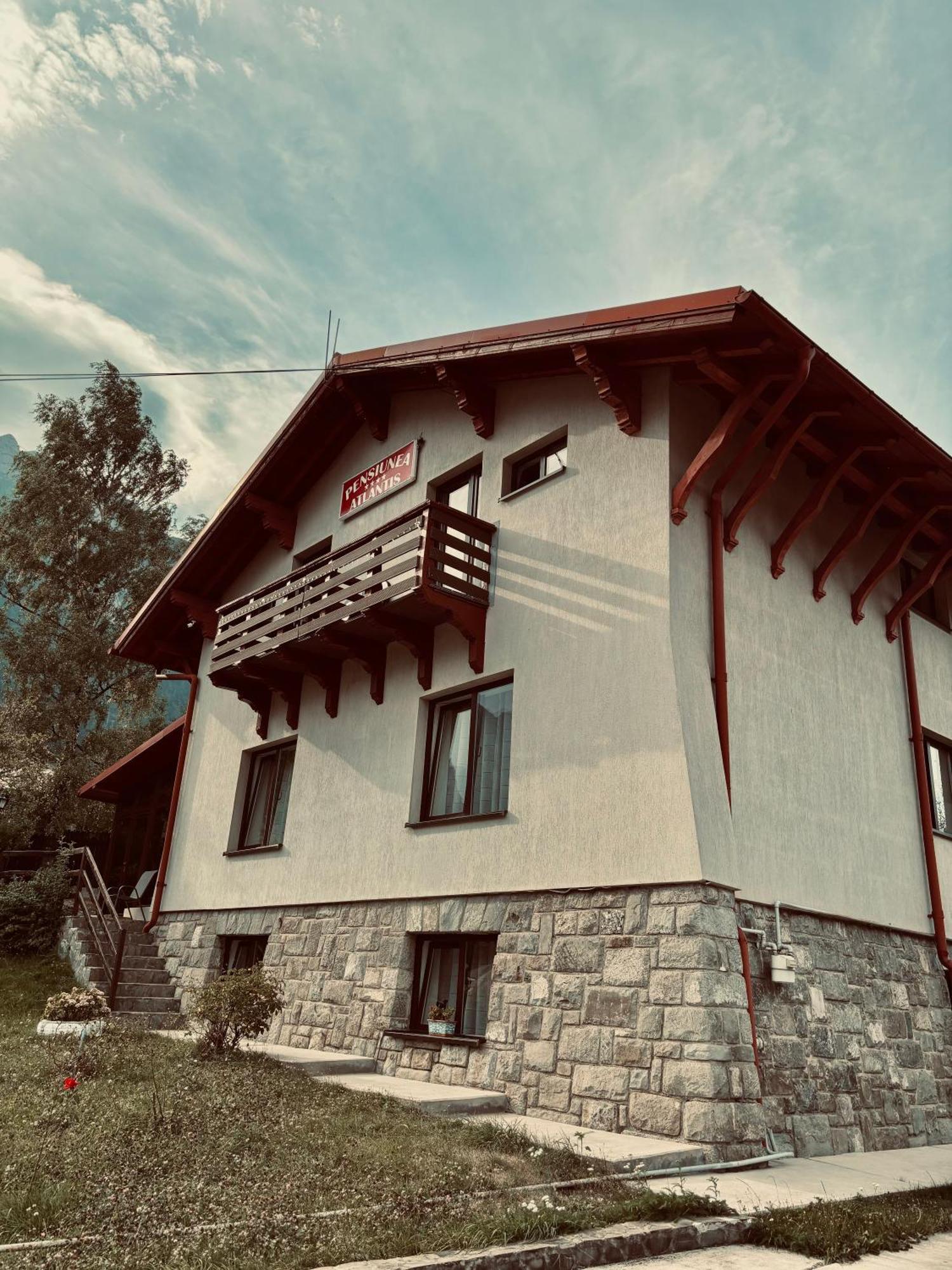 Pensiunea Atlantis Buşteni Esterno foto